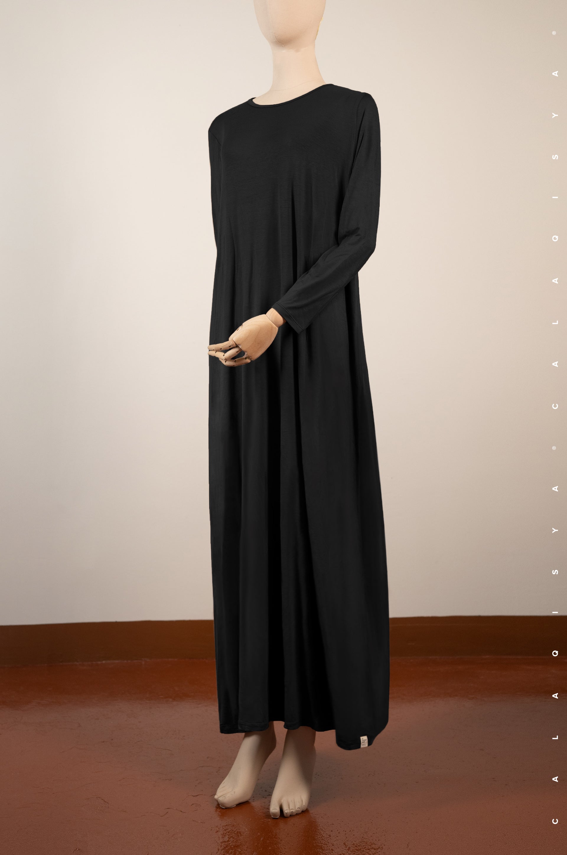 UNDERDRESS LONG SLEEVE IN BLACK  CalaQisya
