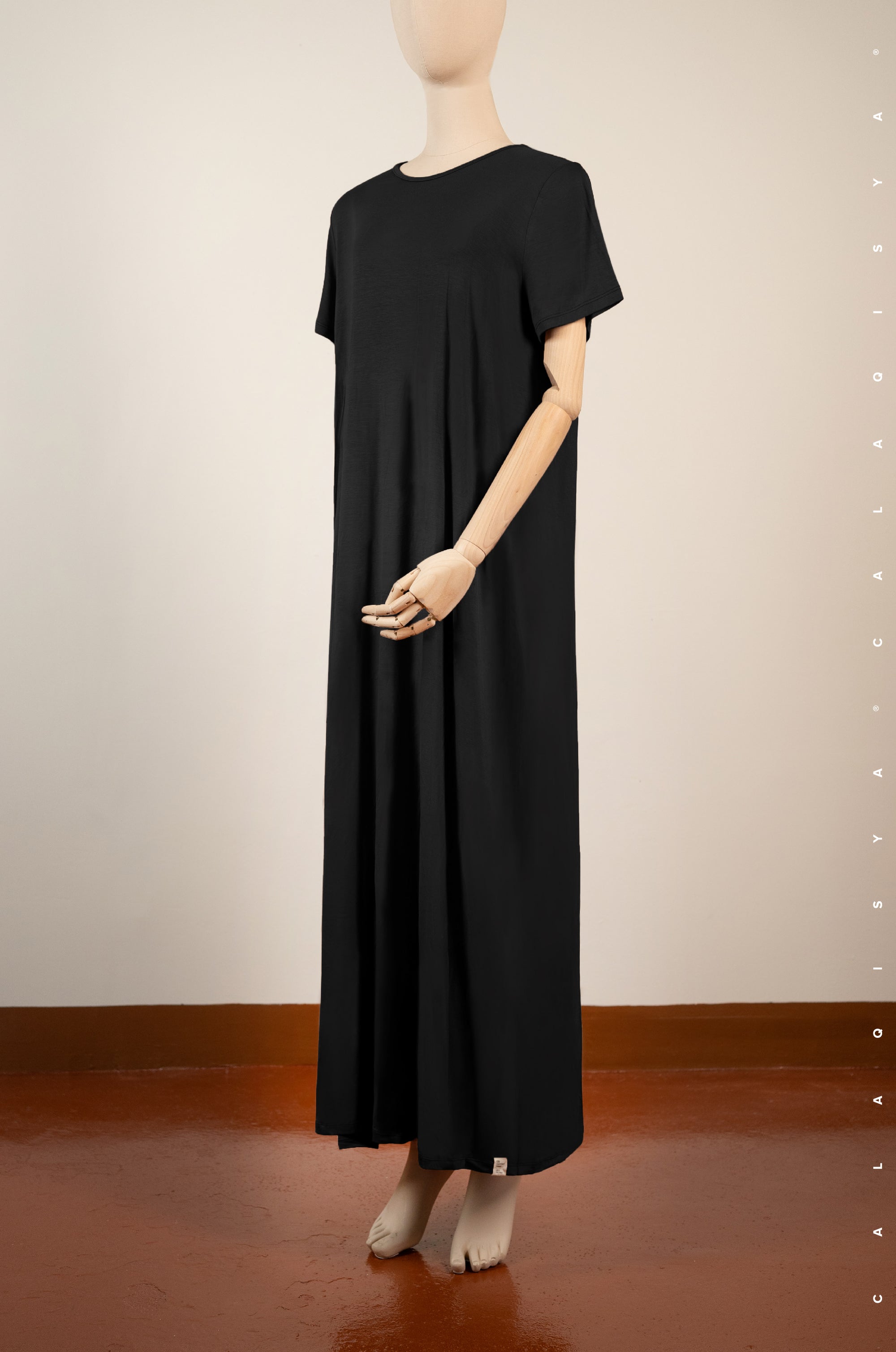 UNDERDRESS SHORT SLEEVE IN BLACK CalaQisya UNDERDRESS SHORT SLEEVE IN BLACK CalaQisya