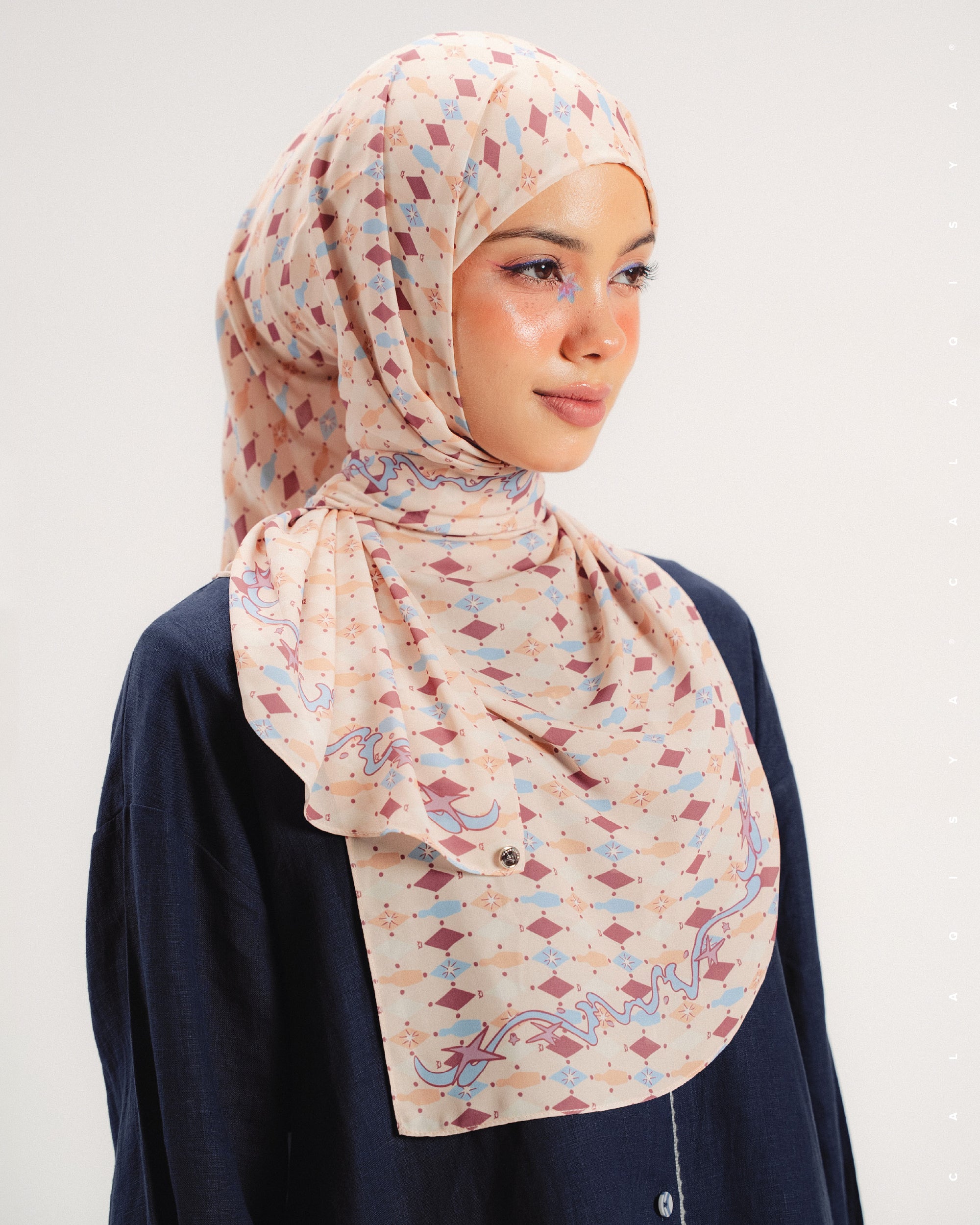MAISON LUMIERE DANIAH TIE BACK UNDERCHIN IN VANILLA CREAM