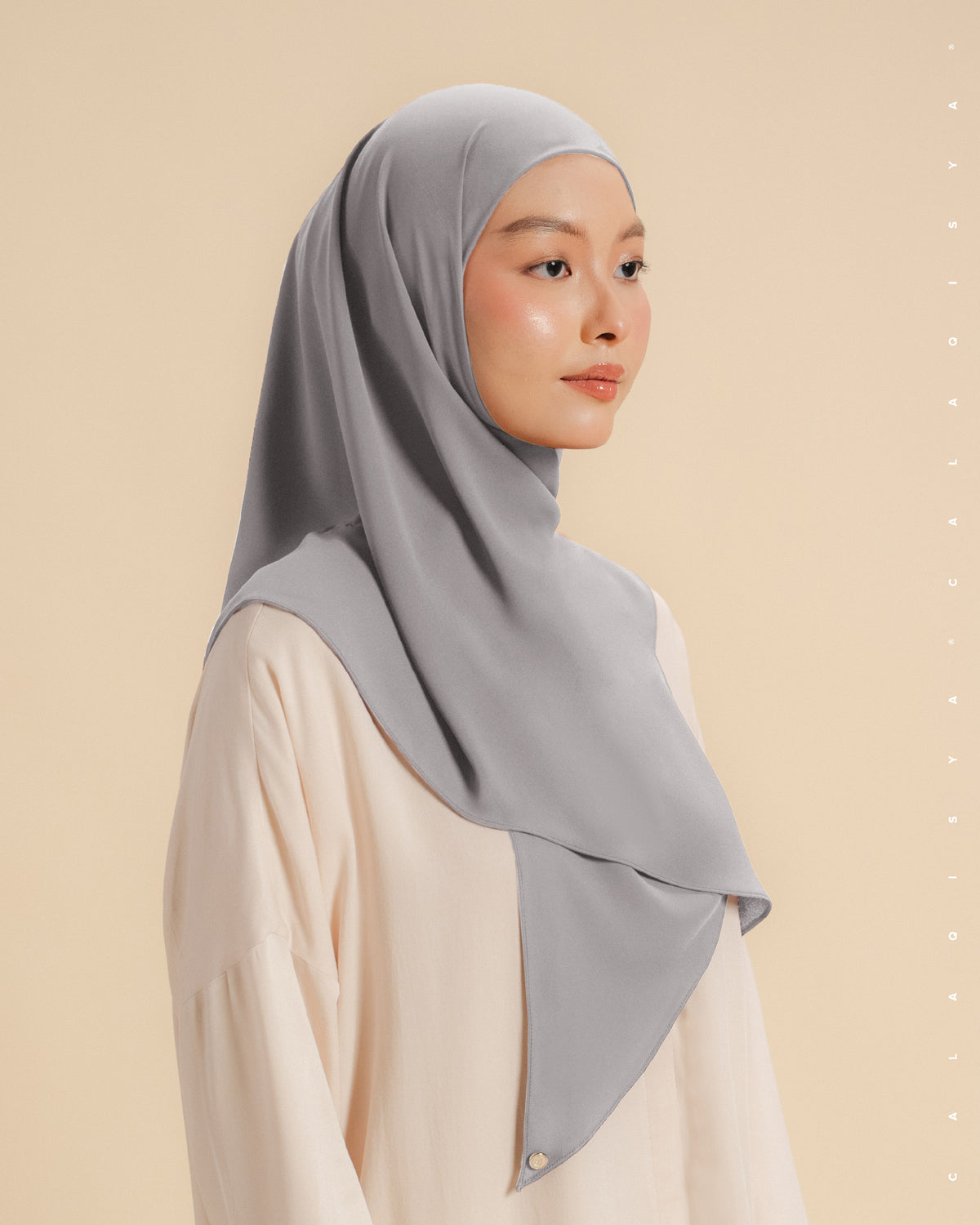 DANIAH TIE BACK UNDERCHIN (TRIANGLE) IN WET WEATHER