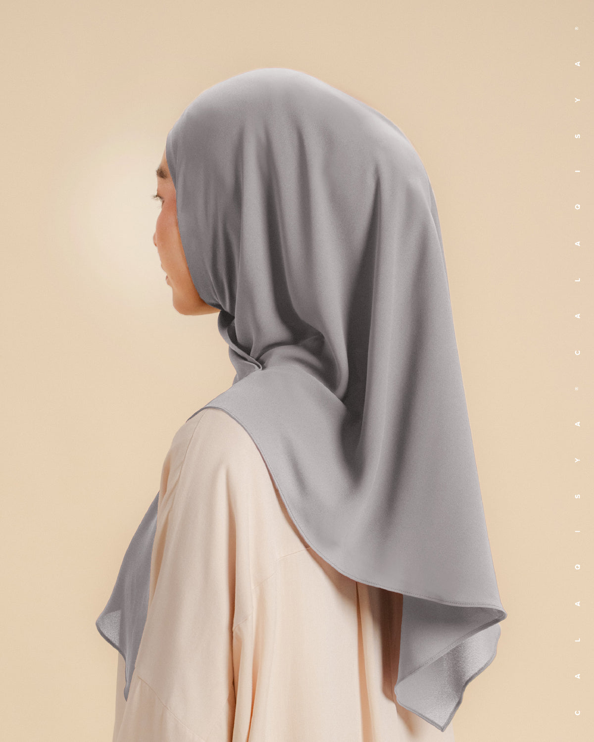 DANIAH TIE BACK UNDERCHIN (TRIANGLE) IN WET WEATHER