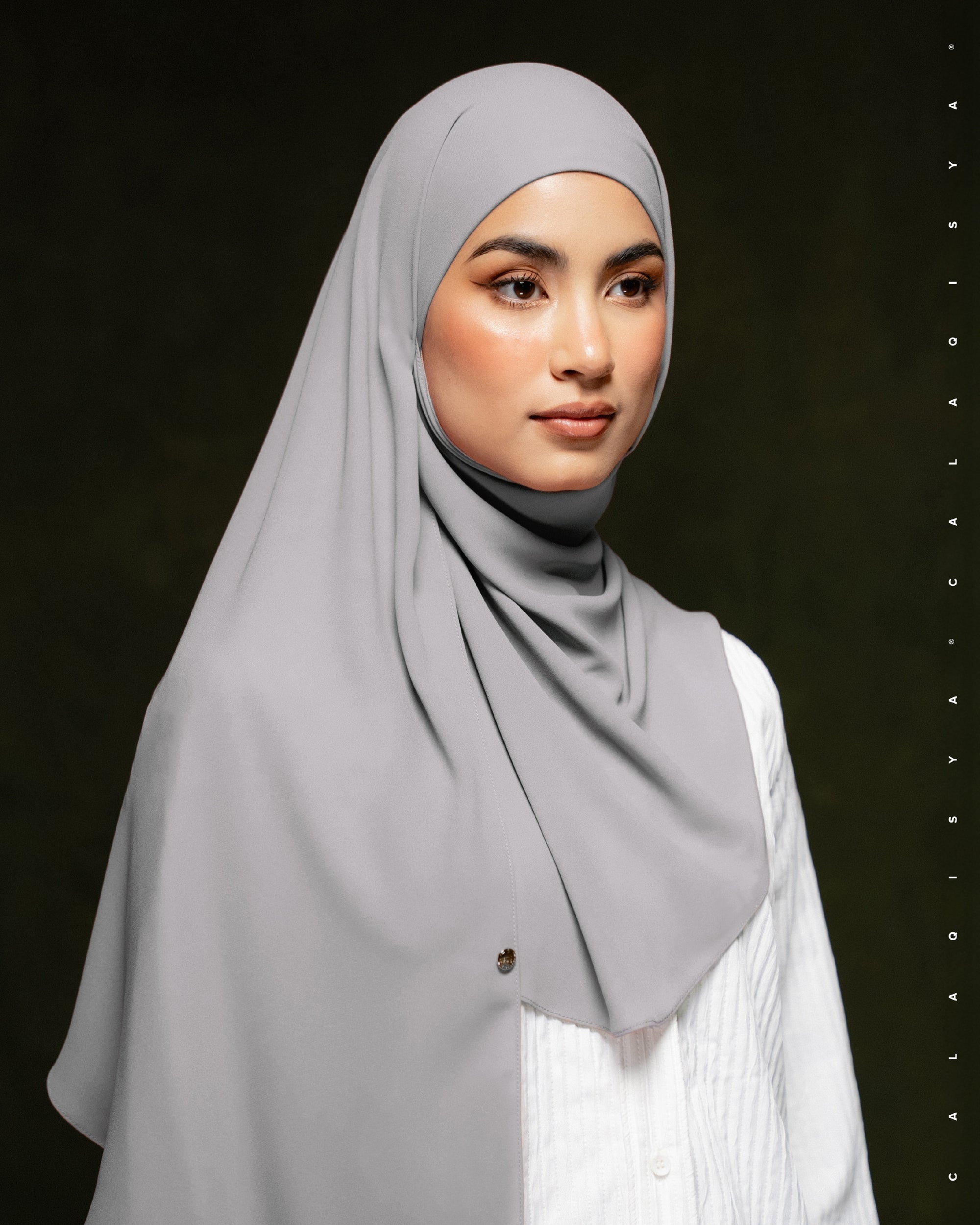 DANIAH TIE BACK UNDERCHIN IN WET WEATHER